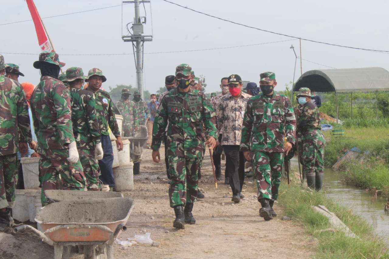 Danrem 073/Makutarama Tinjau Langsung Pelaksanaan TMMD Reg Ke-111 Kodim 0718/Pati